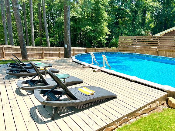 Backyard: Pool only open May - Sep, HotTub open all year long.