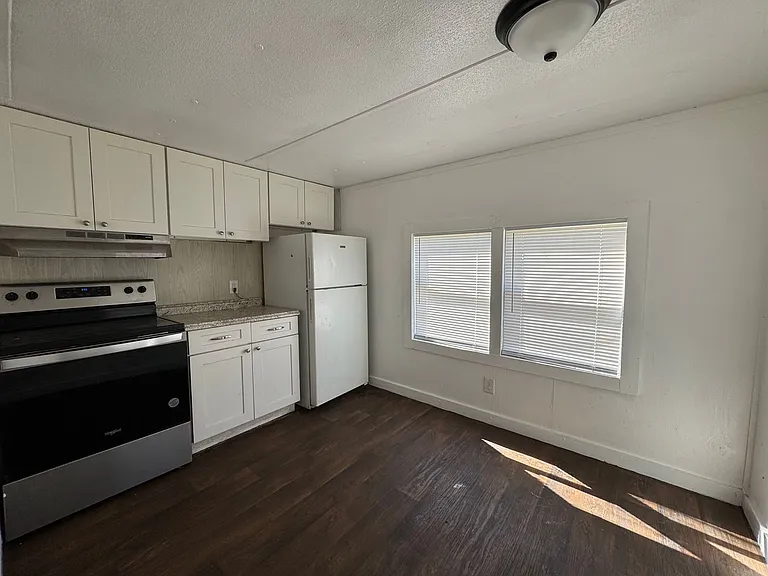 202 Irvin Ave NW #1 — Photo 9