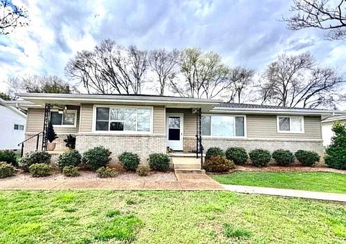 4705 Clover Ln Photo 1