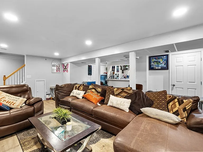 223 Warren St #223 — Photo 17