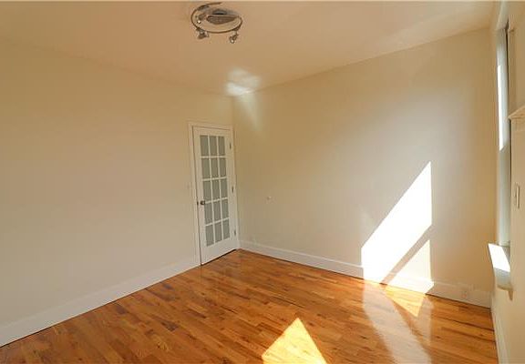 3rd image of 583 Meeker Ave APT 2R