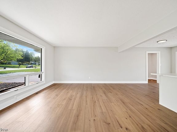 5th image of 8454 Royalhaven Dr
