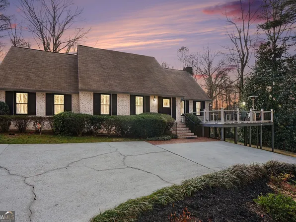 1445 Jay Ct, Snellville, GA 30078