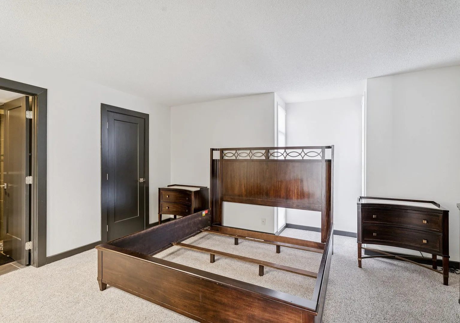 Fully Updated Move-In-Ready Townhouse — Photo 3