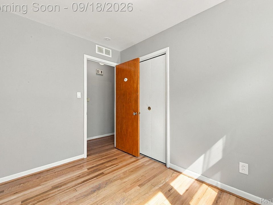 22434 Hillock Ave, photo 16