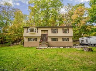 1 Kemah Rd, Highland Lakes, NJ 07422