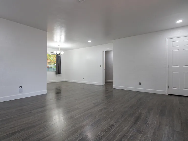 1170 Clearview Ave NE — Photo 3