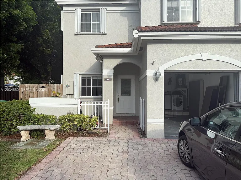 14213 SW 126th Pl — Photo 2