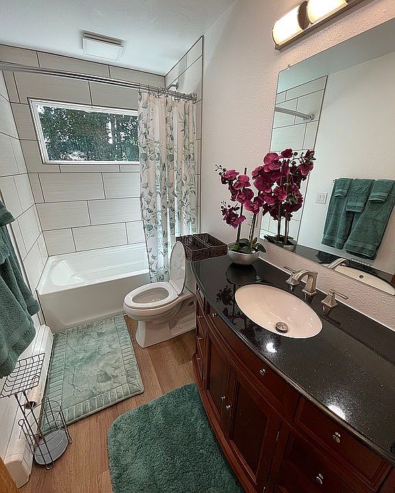 Main bathroom 