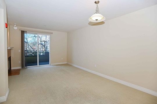 4th image of 1310 Creekside Dr Unit 302
