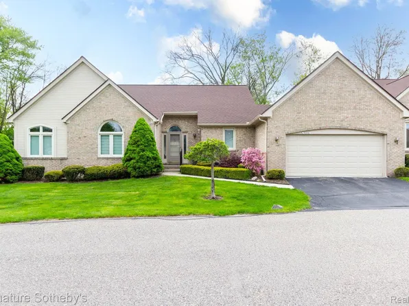 5396 Fairway Ct, West Bloomfield, MI 48323