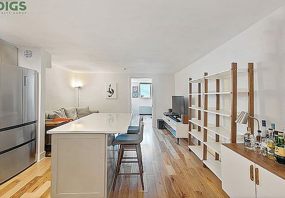 4th image of 67 E 11th St APT 610