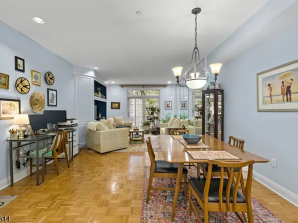 208-32 Shearwater Ct BLDG 208 #32, Jersey City, NJ 07305