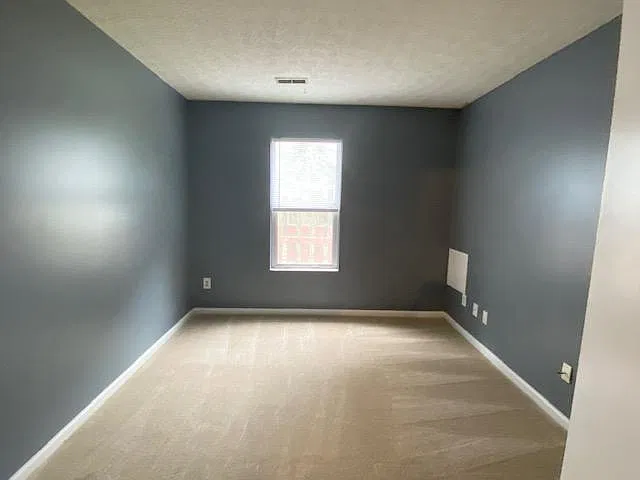 3 bed, 1212 sqft, $2,100 — Photo 4
