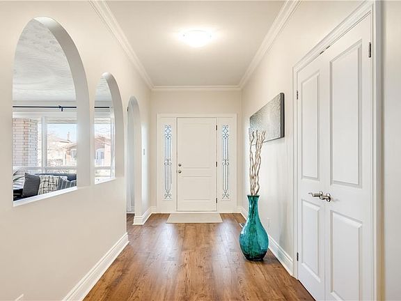 3rd image of 61 Henley Dr
