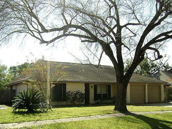 2nd image of 3815 Black Locust Dr