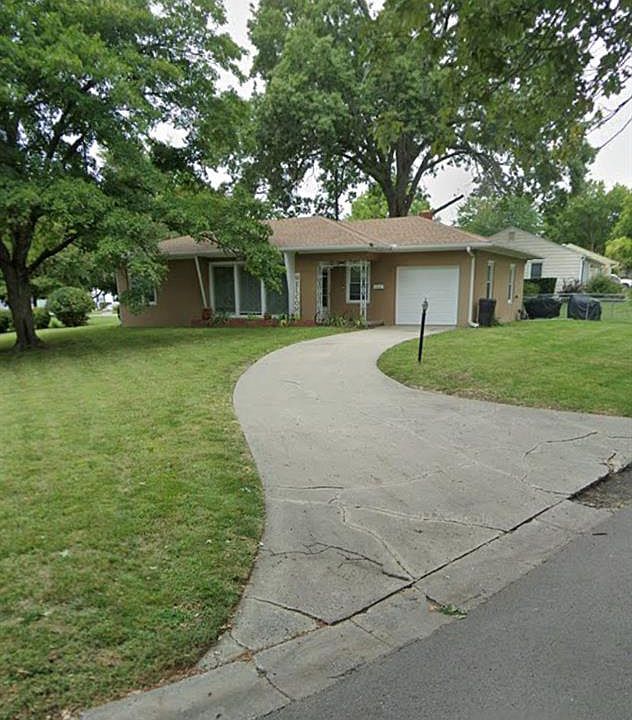 1st image of 2704 SE Trail St
