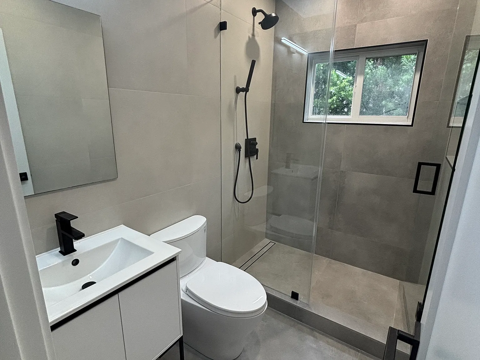 2 bed, 1100 sqft, $5,700 — Photo 4
