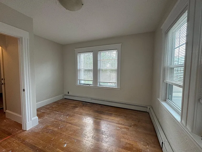 23 Lowell St #2L — Photo 5