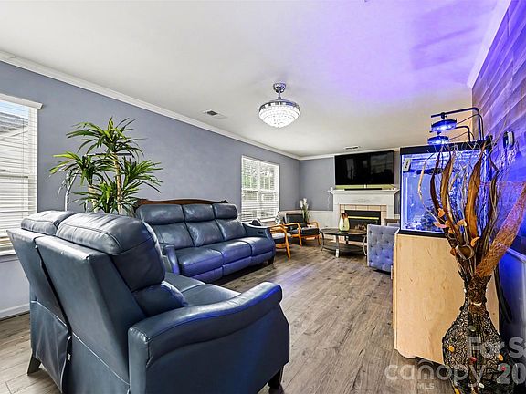4th image of 5846 Hewitt Dr