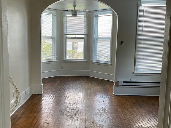 5th image of 2901 Bayview Blvd #3