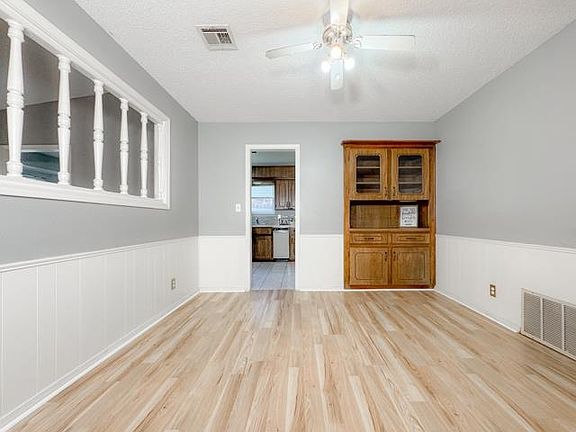 4th image of 1408 W Hazel Ave