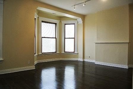 3rd image of 651 W Armitage Ave