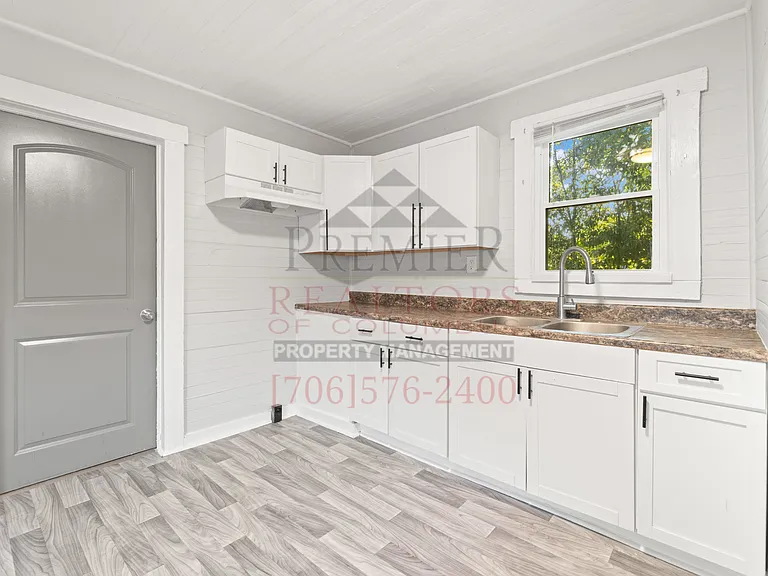608 32nd St — Photo 11