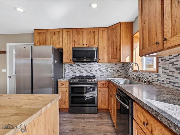 5th image of 10 Lester Ln