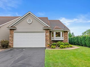 702 Crescent Curv, Saint Paul, MN 55127
