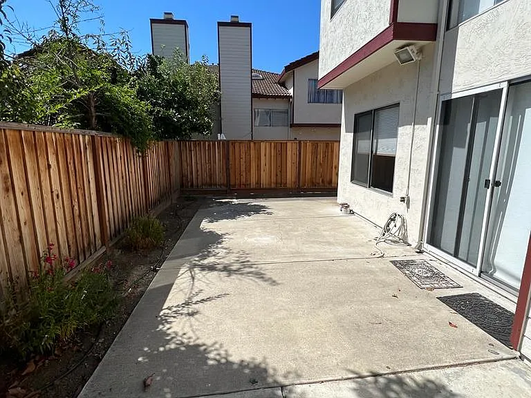 37036 Saint Edwards St — Photo 2