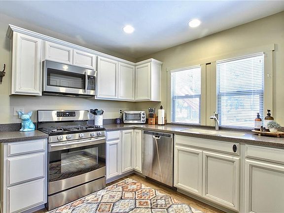 5th image of 208 W North Shore Dr