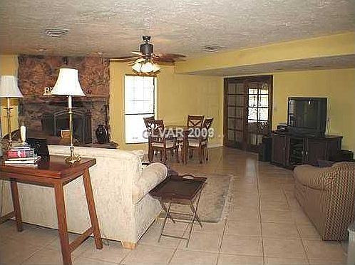 4th image of 1585 Red Rock St