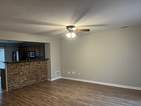 3rd image of 1182 Long Hollow Pike APT E3