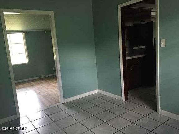 5th image of 9766 Graham Drive NE