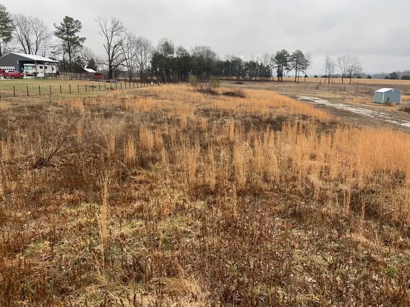 2570 NE Zeb Warren Rd, Cookeville, TN 38506