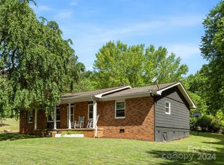 49 McIntosh Ln, Candler, NC 28715
