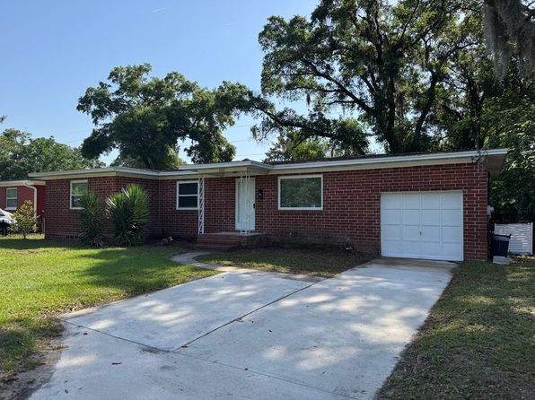 2303 Green Oak Dr