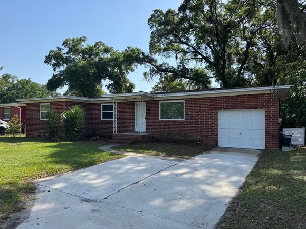 2303 Green Oak Dr, Jacksonville, FL 32211