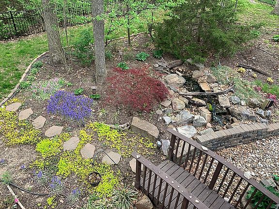 4th image of 601 Arbor Dr
