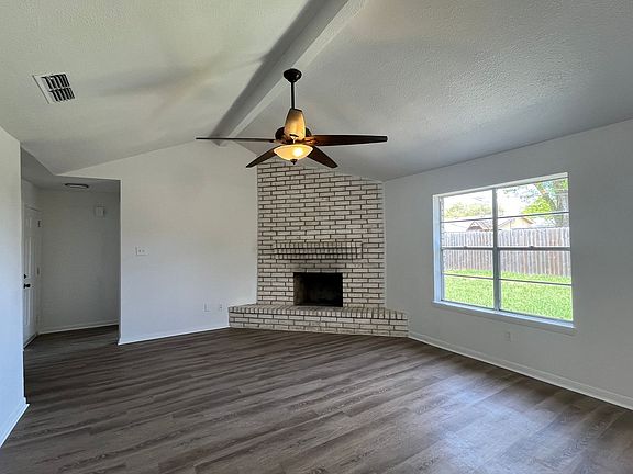 3rd image of 3406 Crestoak Dr