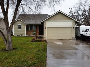 2227 SW 23rd St, Redmond, OR 97756