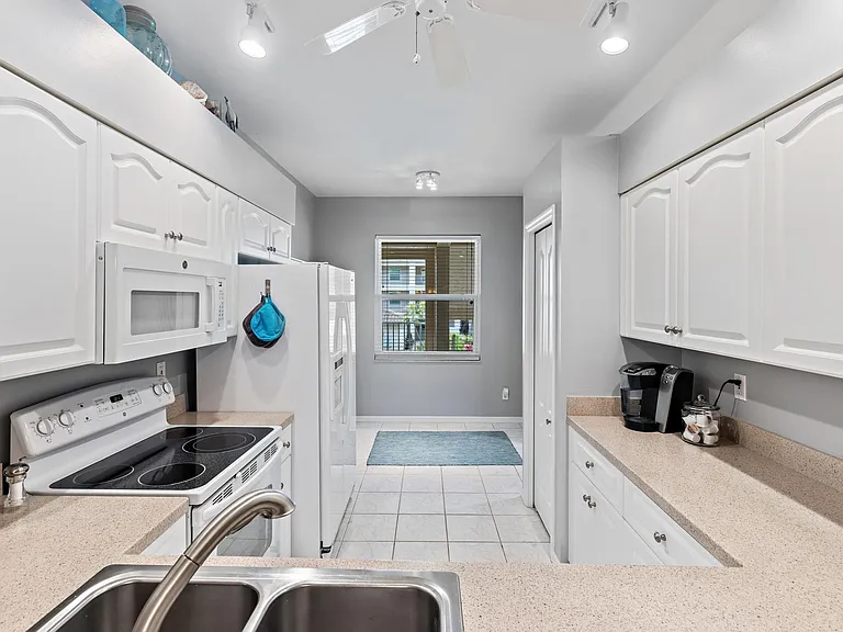 9200 Highland Woods Blvd #1201 — Photo 14