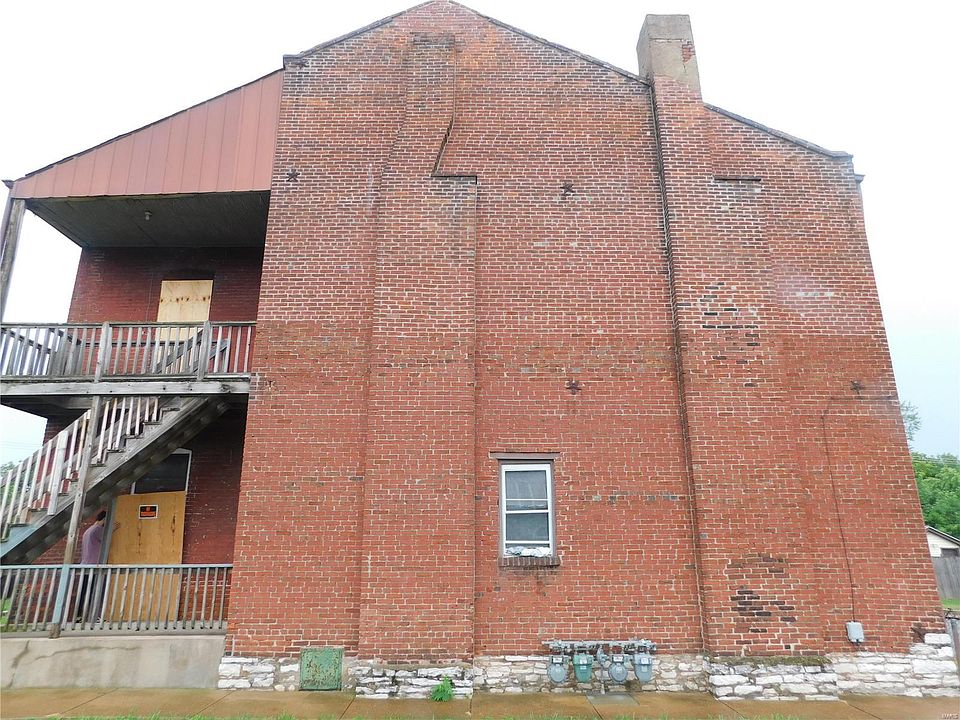 2nd image of 221 W Upton St