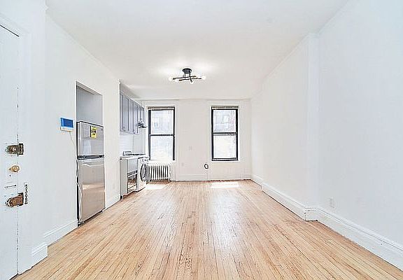 4th image of 430 E 66th St APT 18