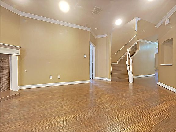 2nd image of 12700 Oakwood Cir