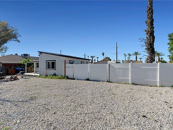 4th image of 415 N Santa Fe St
