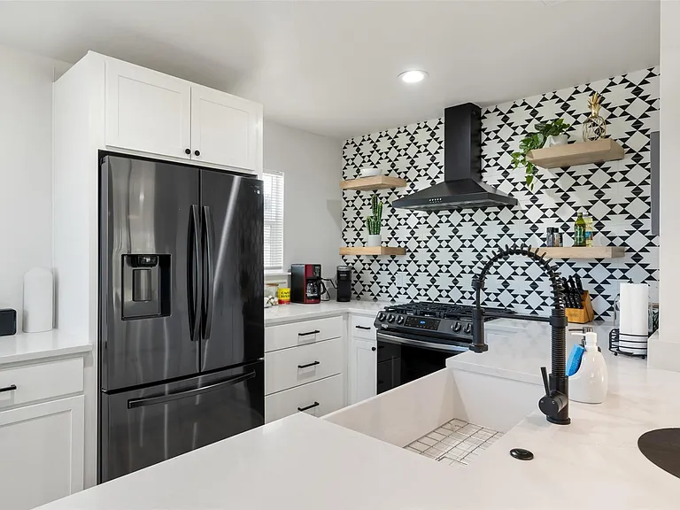 6104 Reicher Dr — Photo 13