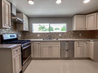 11000 Art St #A, Sun Valley, CA 91352