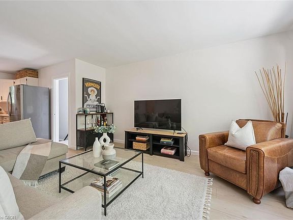 3rd image of 98 Chelsea Rd